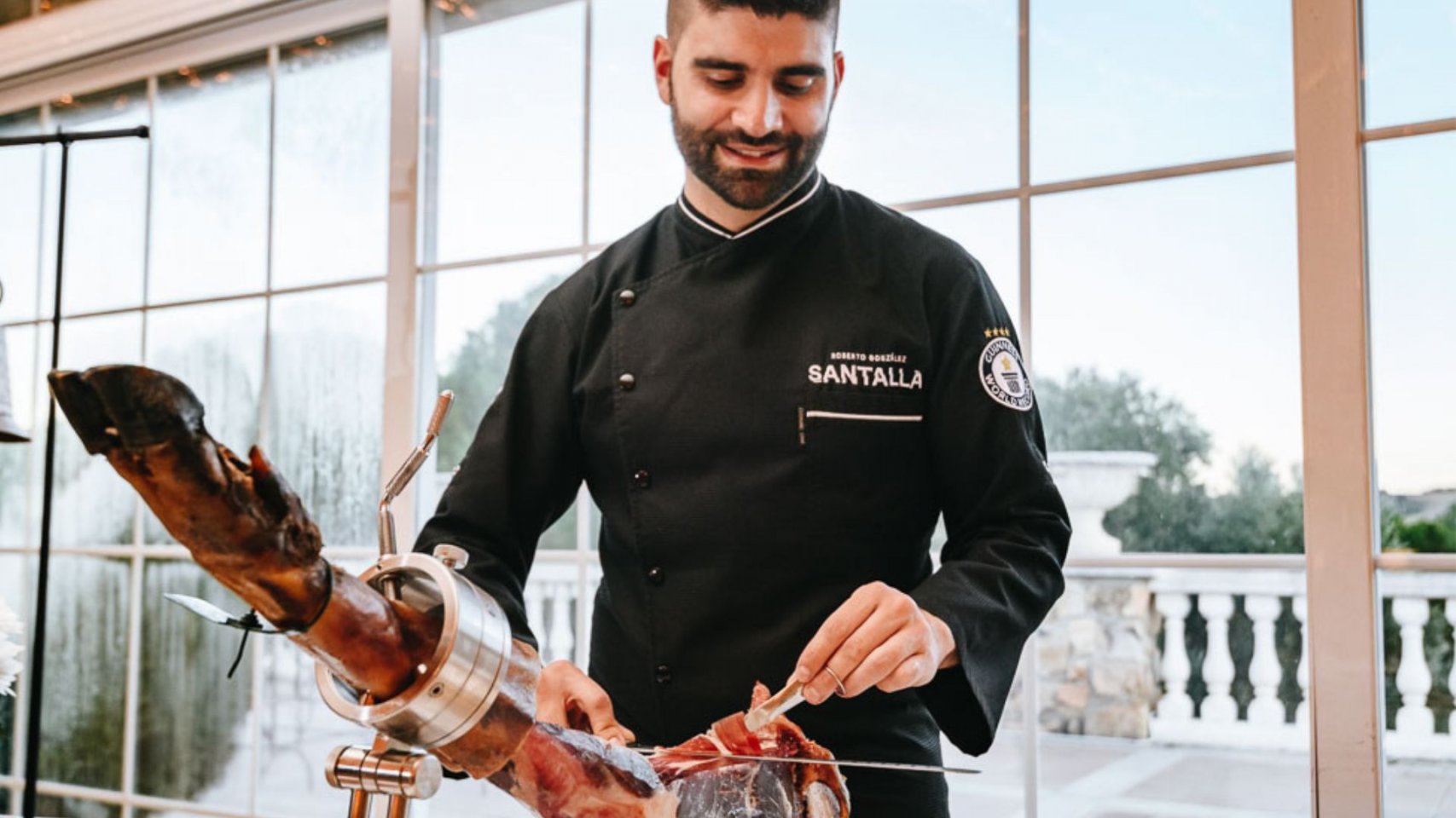 Burocracia en Canarias: Hay que ser ingeniero o arquitecto para dar cursos de corte de jamón de 30 horas