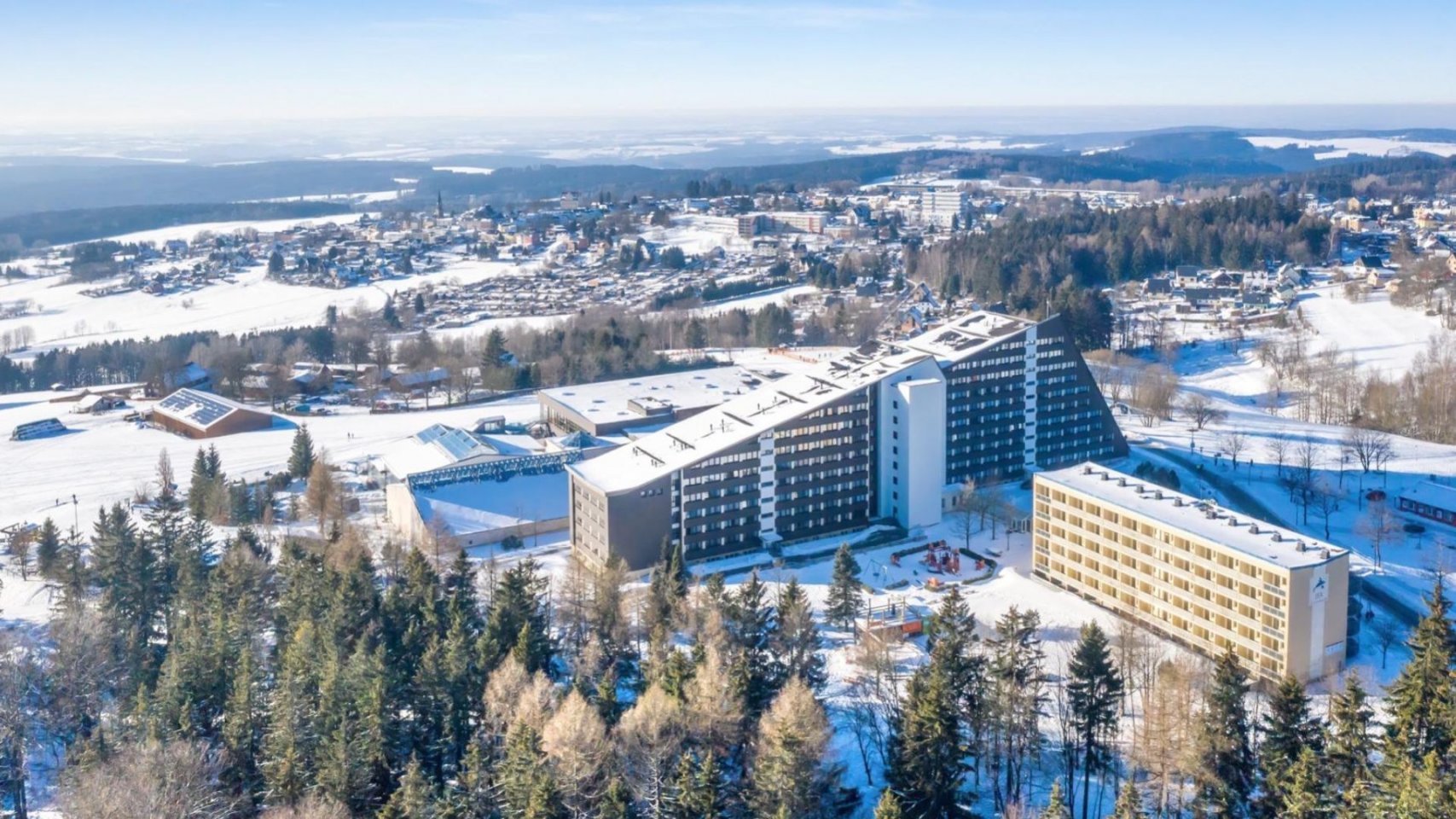 Vientos de desinversión en el Báltico y Maspalomas: El repliegue estratégico de Azora y Lopesan