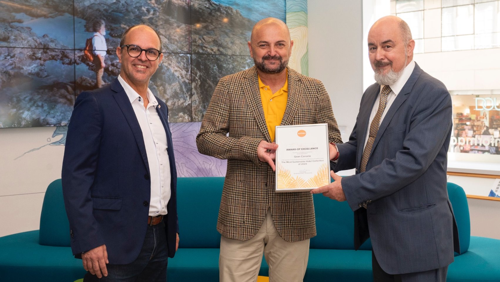Víctor González, Director Comercial de MTS en las Islas Canarias; Carlos Álamo, consejero de Turismo de GC; y Germán Suárez, Destination Manager Gran Canaria de MTS Globe