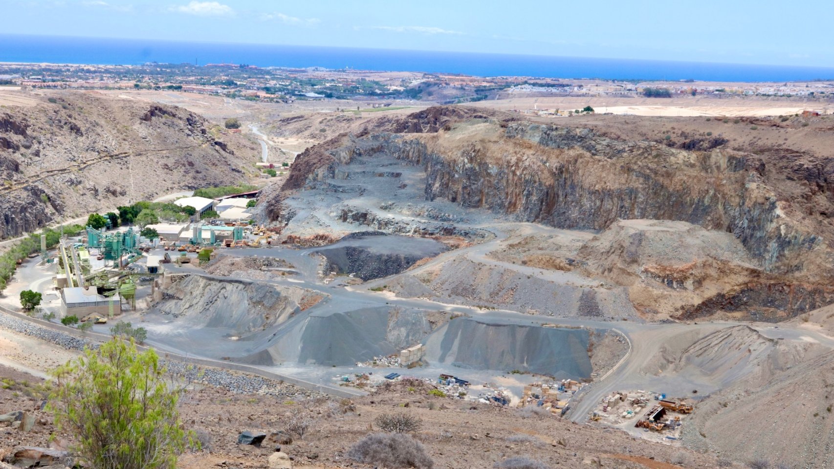 Planta de áridos abandonada en Maspalomas