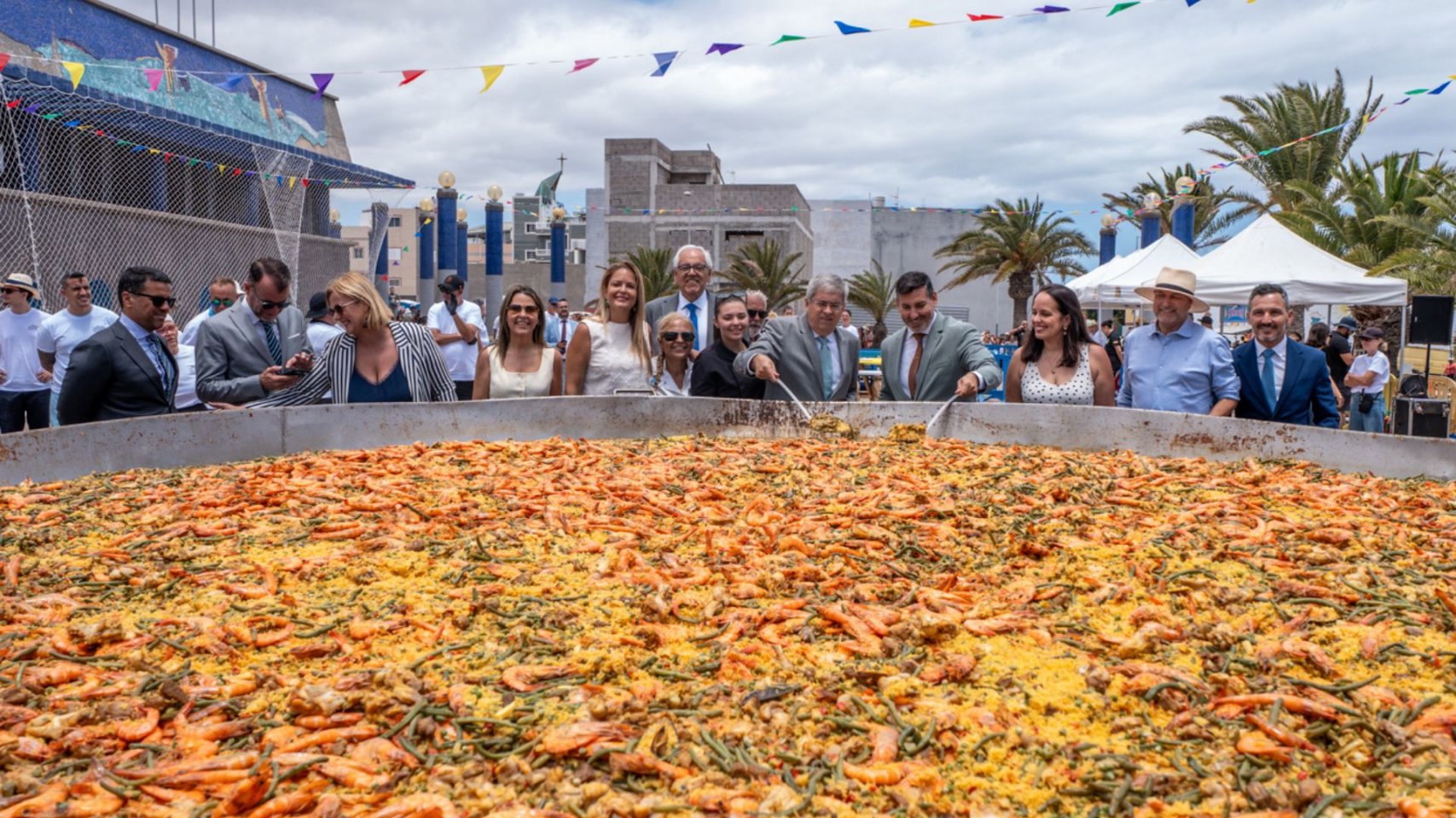 El Tablero se sienta a la mesa con su icónica Gran Paella: 5.000 personas despiden sus fiestas en honor a la Santísima Trinidad