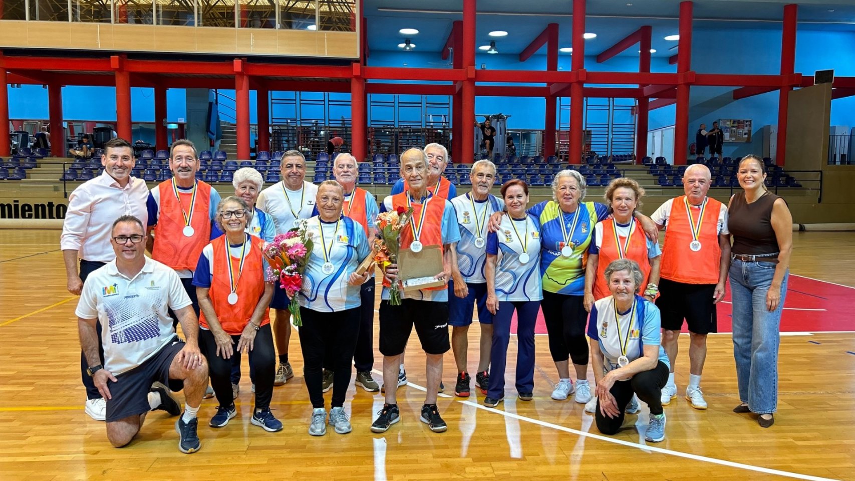 Más de 200 mayores celebran el XVI Encuentro Lúdico Deportivo en El Tablero