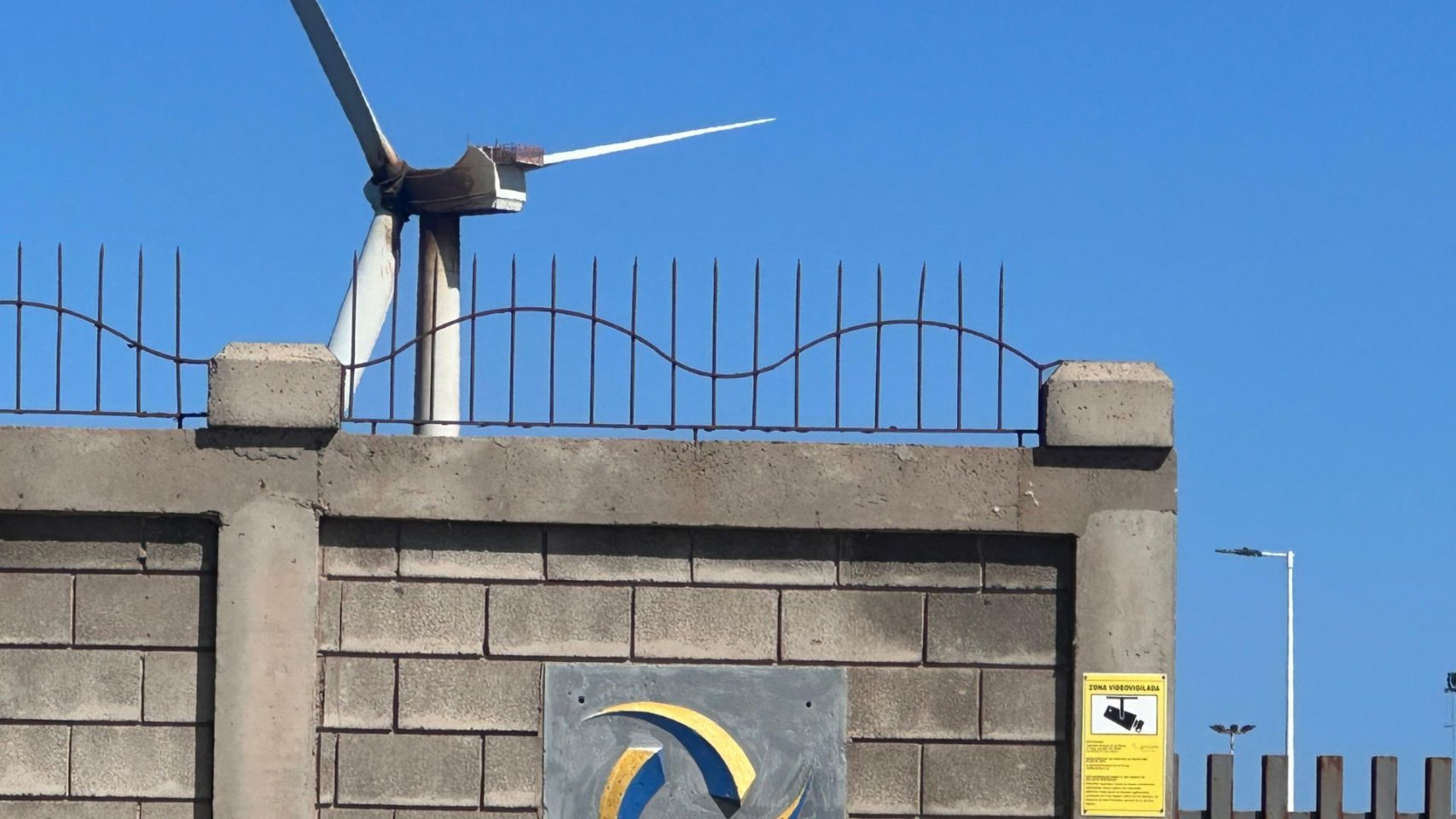 El sureste de Gran Canaria celebra el cadáver de Siemens Gamesa: el incendio en Arinaga tumba el negocio eólico de Las Palmas