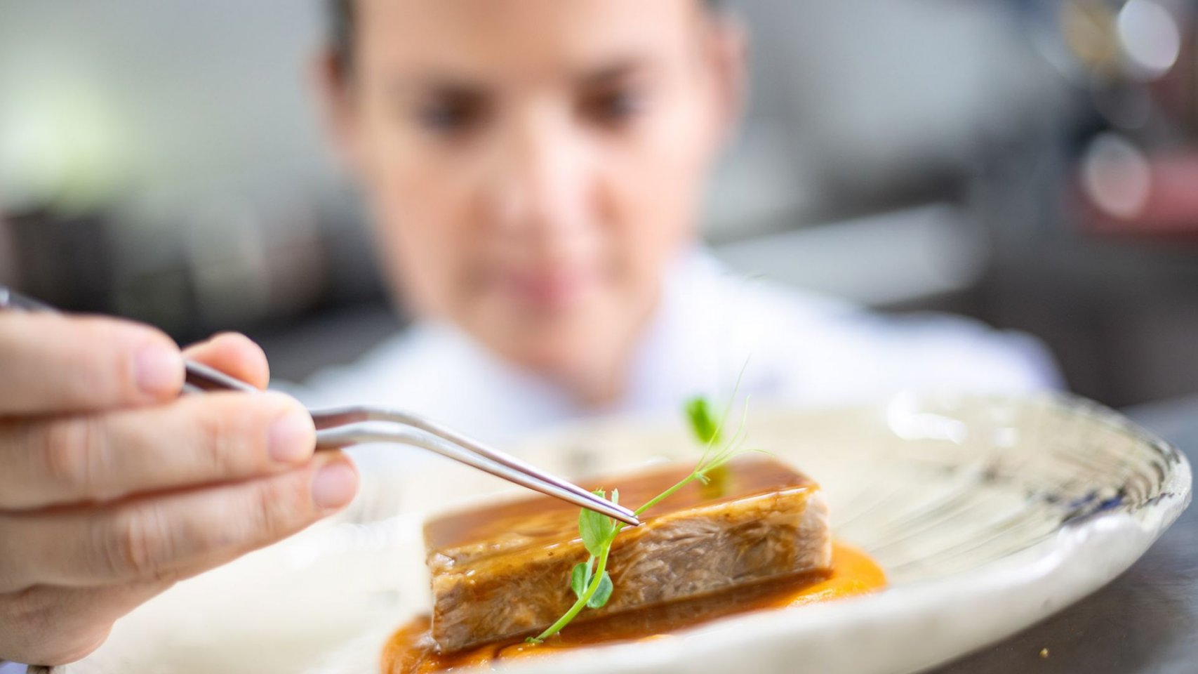 El Restaurante Parque Romántico redefine su cocina de autor con la chef Nayra Rufo: Sabor, Km0 y artesanía Canaria