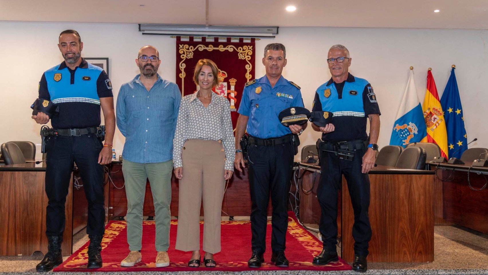 Marcos Domínguez, el Secretario de la Corporación, alcaldesa, jefe de la Policía, Juan Luis Segura