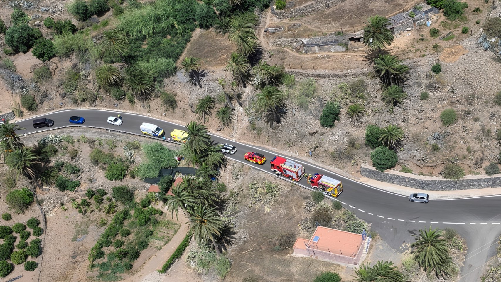 Un ciclista, herido grave tras caer varios metros en la carretera de Fataga
