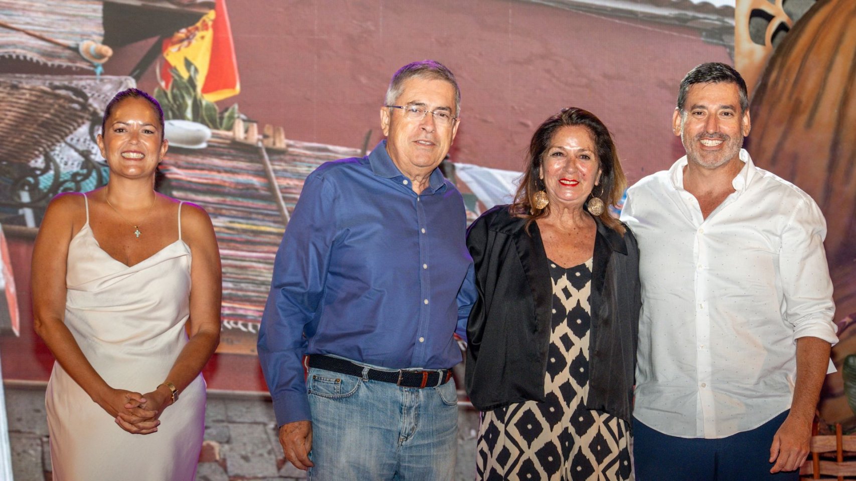 Tunte pone el broche de oro a las Fiestas de Santiago Apóstol con un emotivo homenaje a sus reposteras
