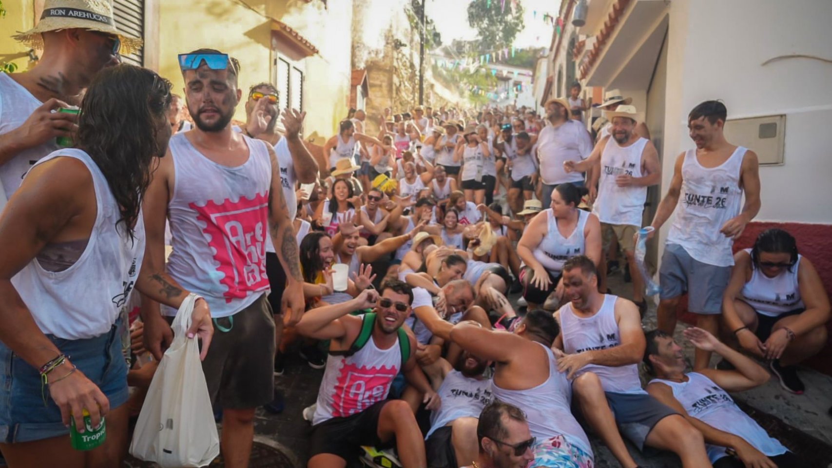 La Bajada del Carbonero reúne a más de 800 personas en las Fiestas Patronales de Tunte