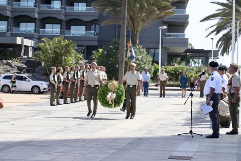 Homenajea a los paracaidistas fallecidos en Maspalomas