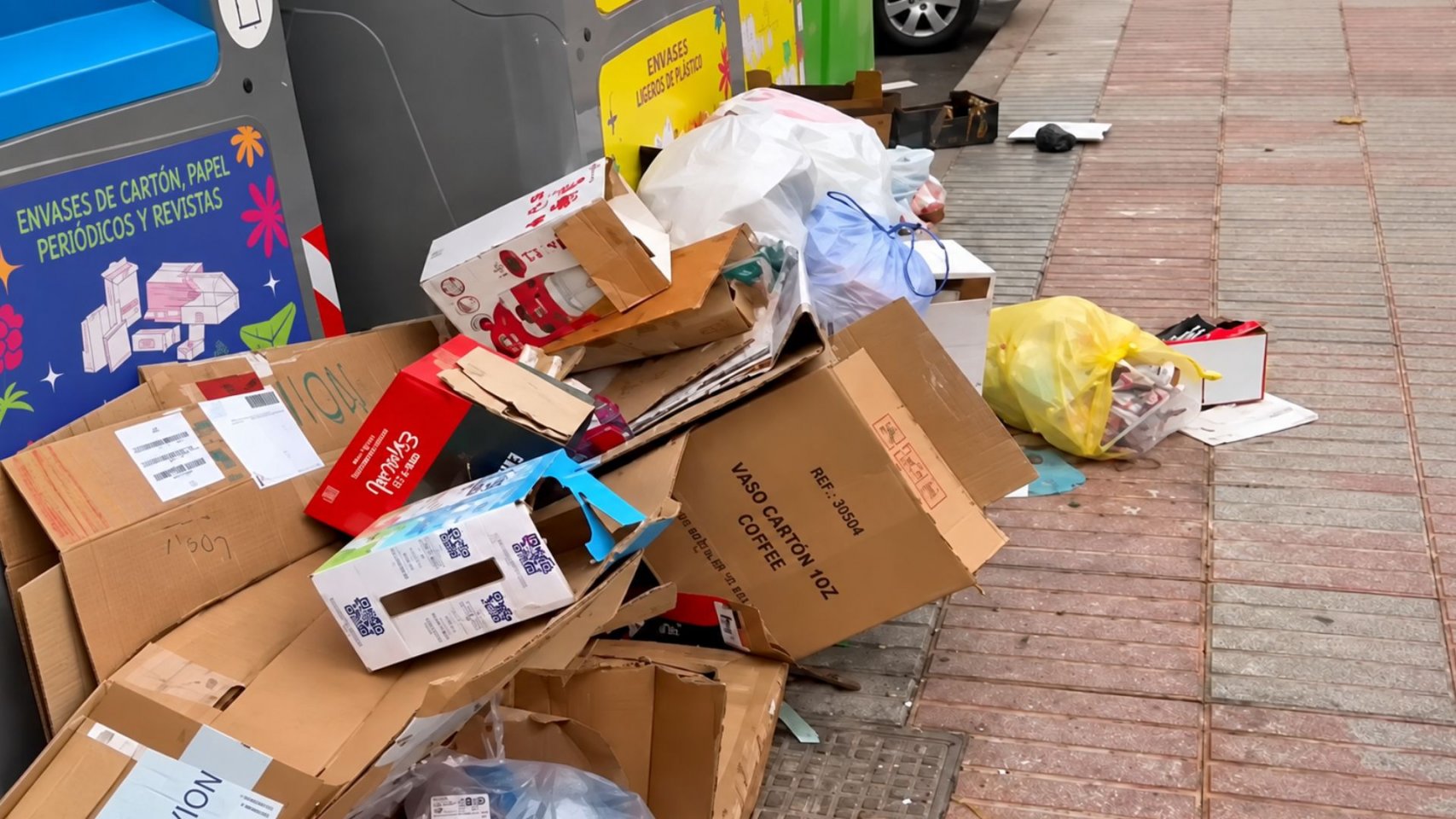 San Bartolomé de Tirajana pide colaboración para evitar la acumulación de cajas en las aceras