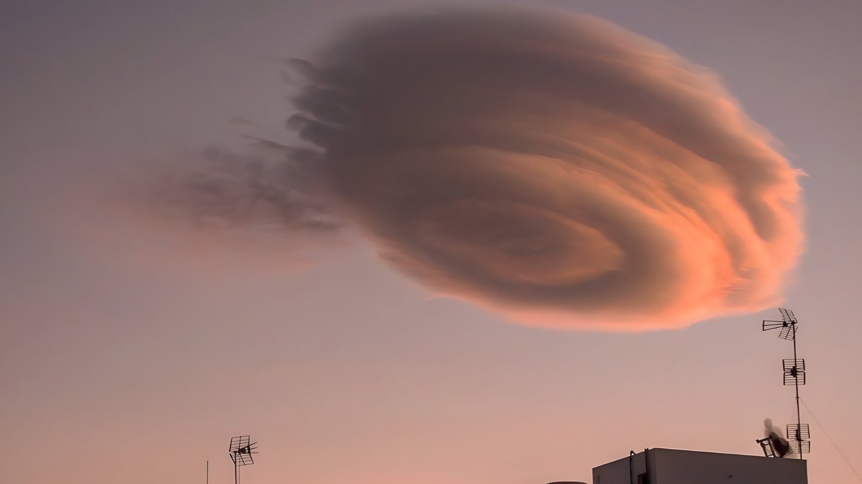 TUI y el DLR abordan el riesgo climático de las estelas de condensación, vital para la conectividad de Canarias