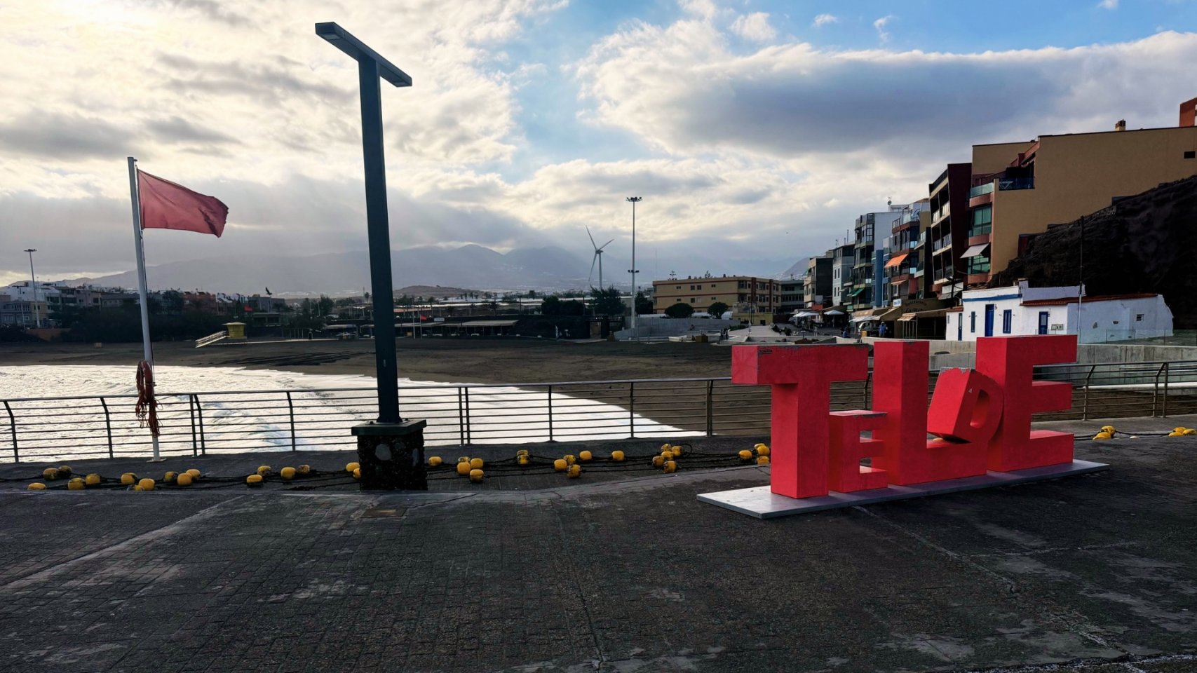 La alerta del PLATECA por contaminación marina se concentra en la costa de Telde tras la retirada de restos del vertido