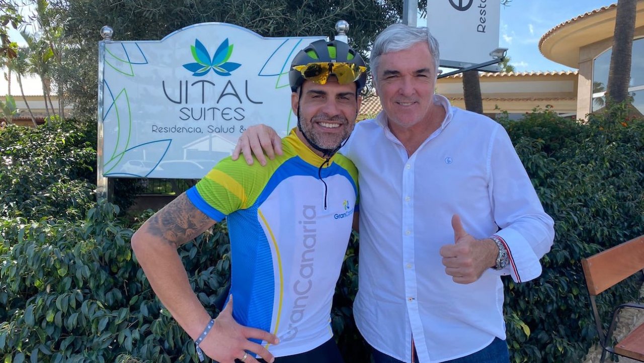 Óscar Pereiro y Lorenzo Ortego, director del Vital Suites
