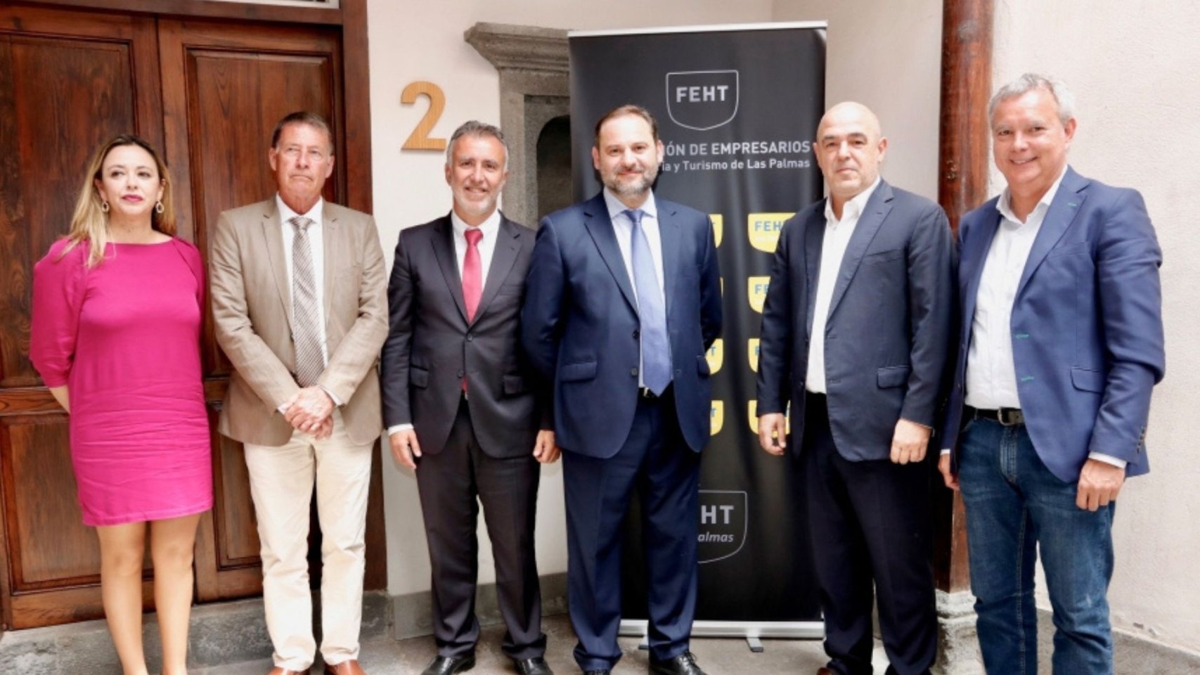 El presidente de la patronal hotelera de Las Palmas en un acto con el PSOE cuando José Luis Ábalos era secretario de Organización
